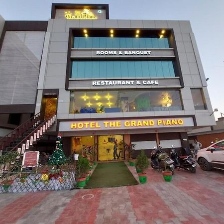 Hotel The Grand Piano - Best Business Hotel In Patan المظهر الخارجي الصورة