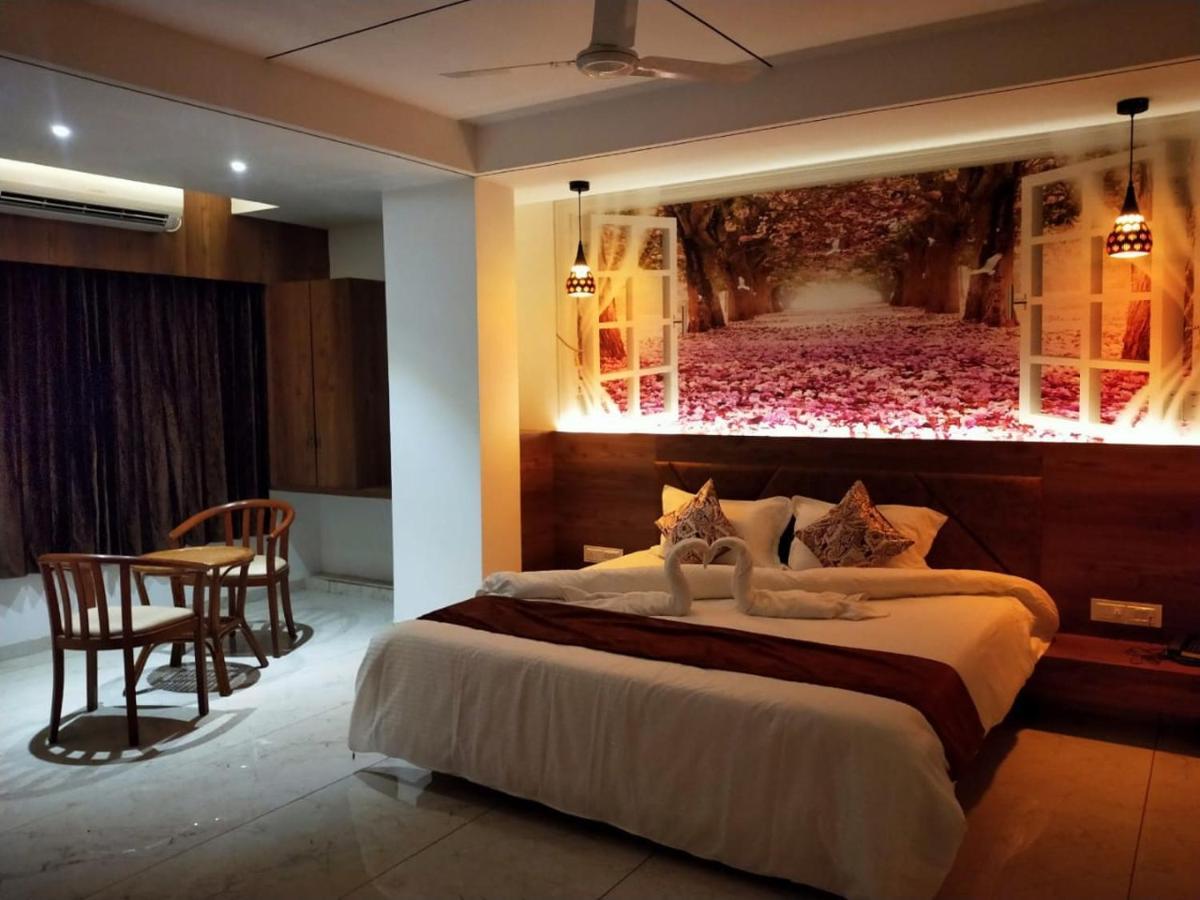 Hotel The Grand Piano - Best Business Hotel In Patan المظهر الخارجي الصورة
