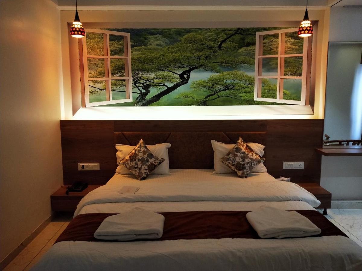 Hotel The Grand Piano - Best Business Hotel In Patan المظهر الخارجي الصورة