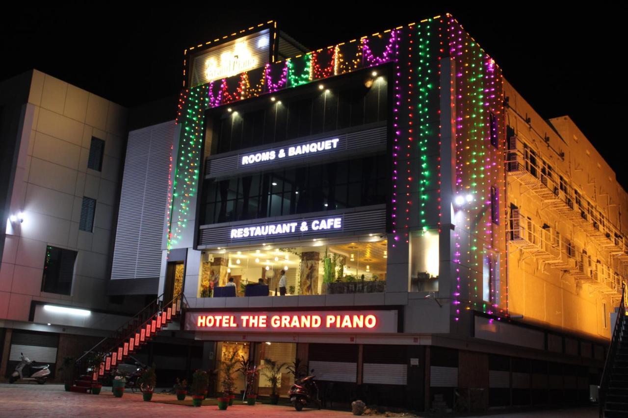 Hotel The Grand Piano - Best Business Hotel In Patan المظهر الخارجي الصورة