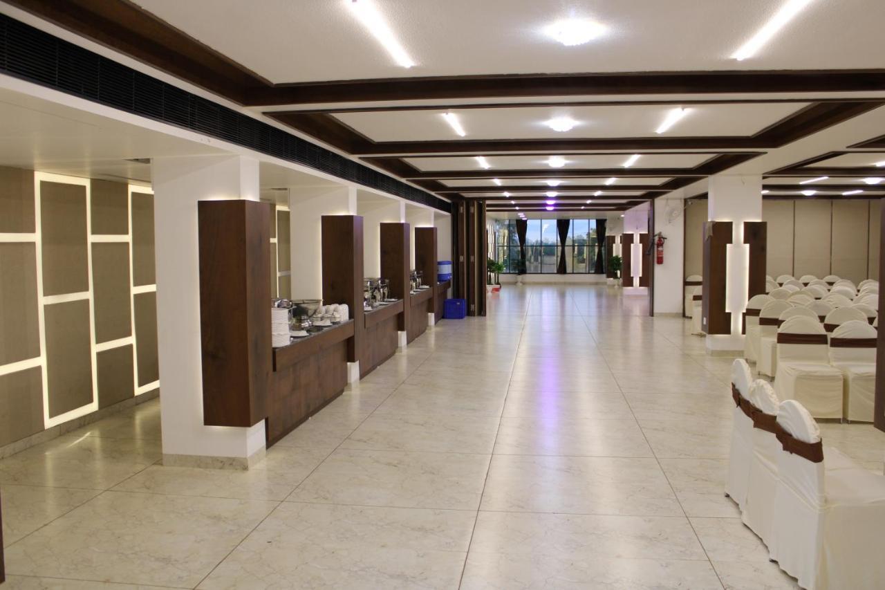 Hotel The Grand Piano - Best Business Hotel In Patan المظهر الخارجي الصورة