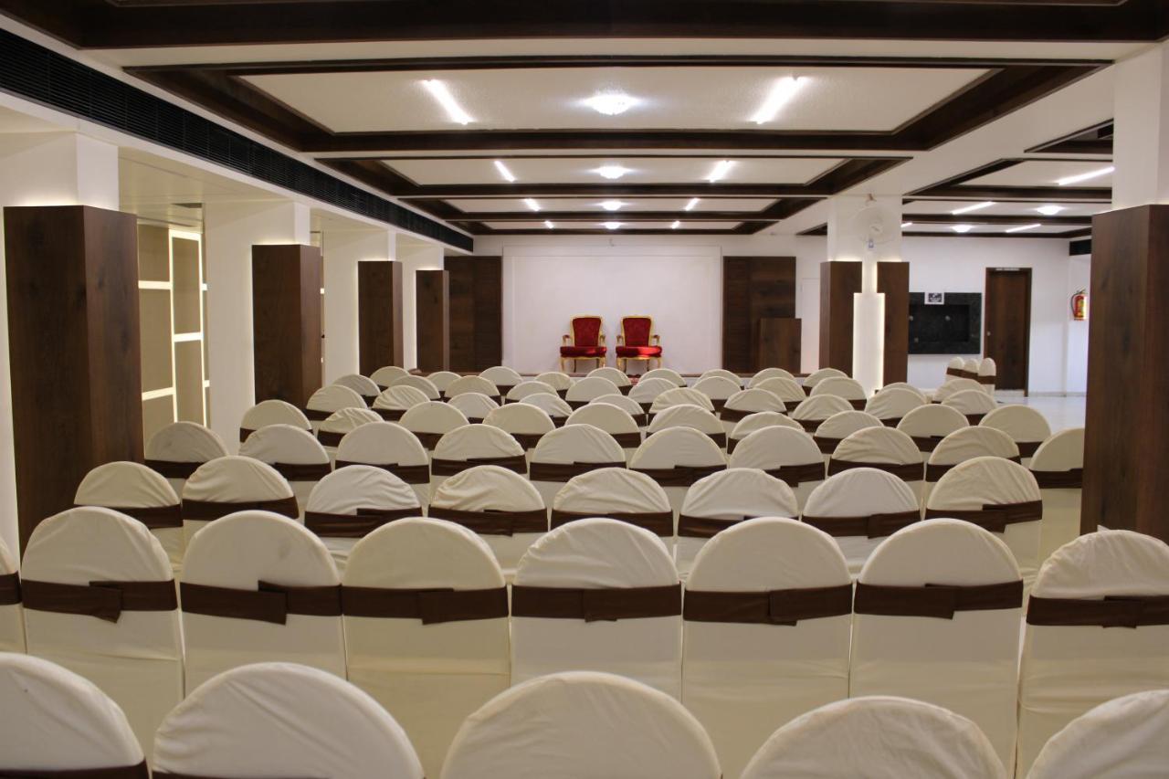 Hotel The Grand Piano - Best Business Hotel In Patan المظهر الخارجي الصورة