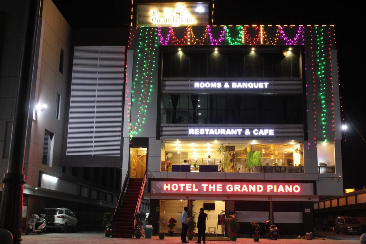 Hotel The Grand Piano - Best Business Hotel In Patan المظهر الخارجي الصورة