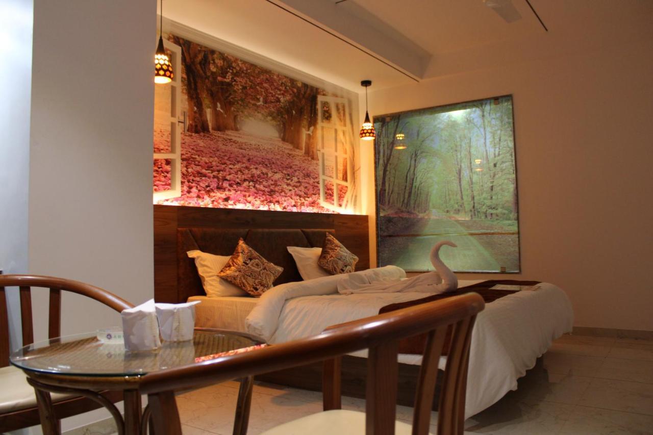 Hotel The Grand Piano - Best Business Hotel In Patan المظهر الخارجي الصورة