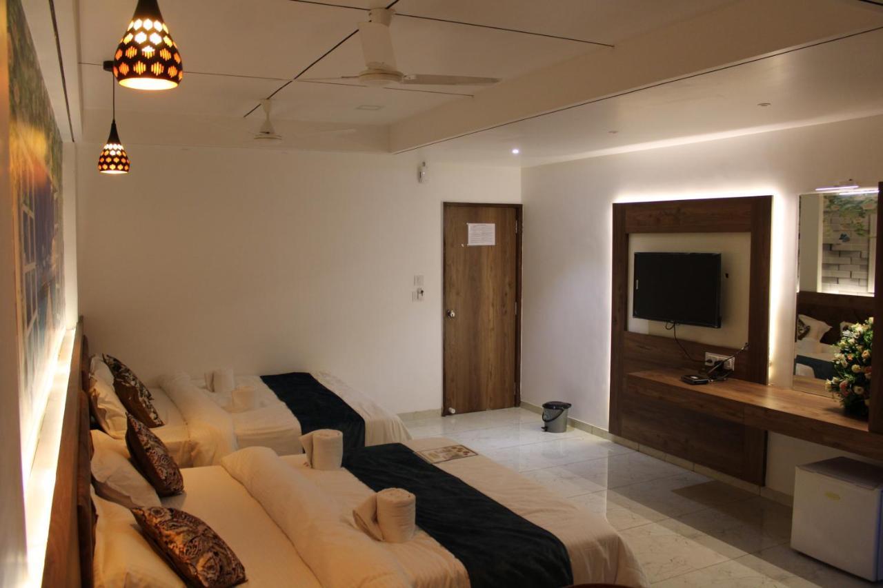 Hotel The Grand Piano - Best Business Hotel In Patan المظهر الخارجي الصورة