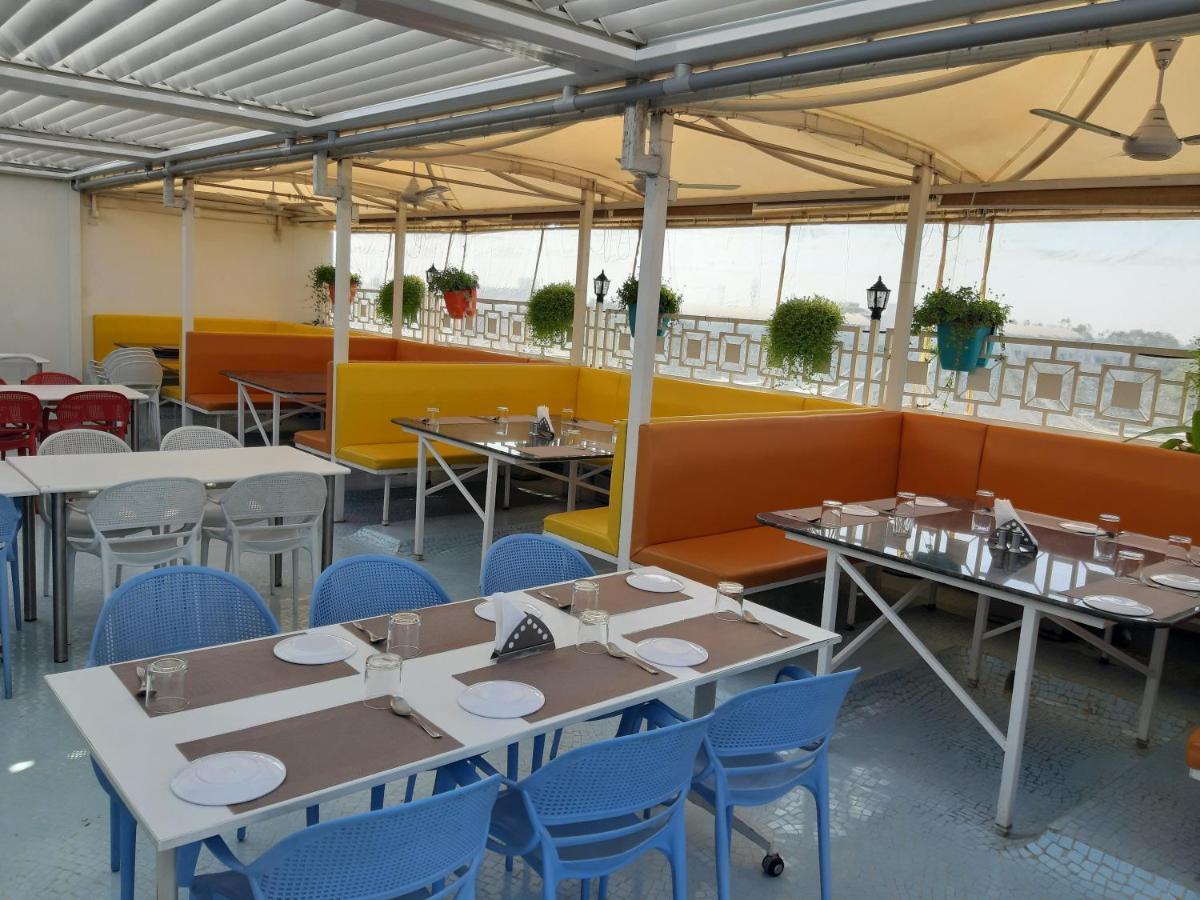 Hotel The Grand Piano - Best Business Hotel In Patan المظهر الخارجي الصورة