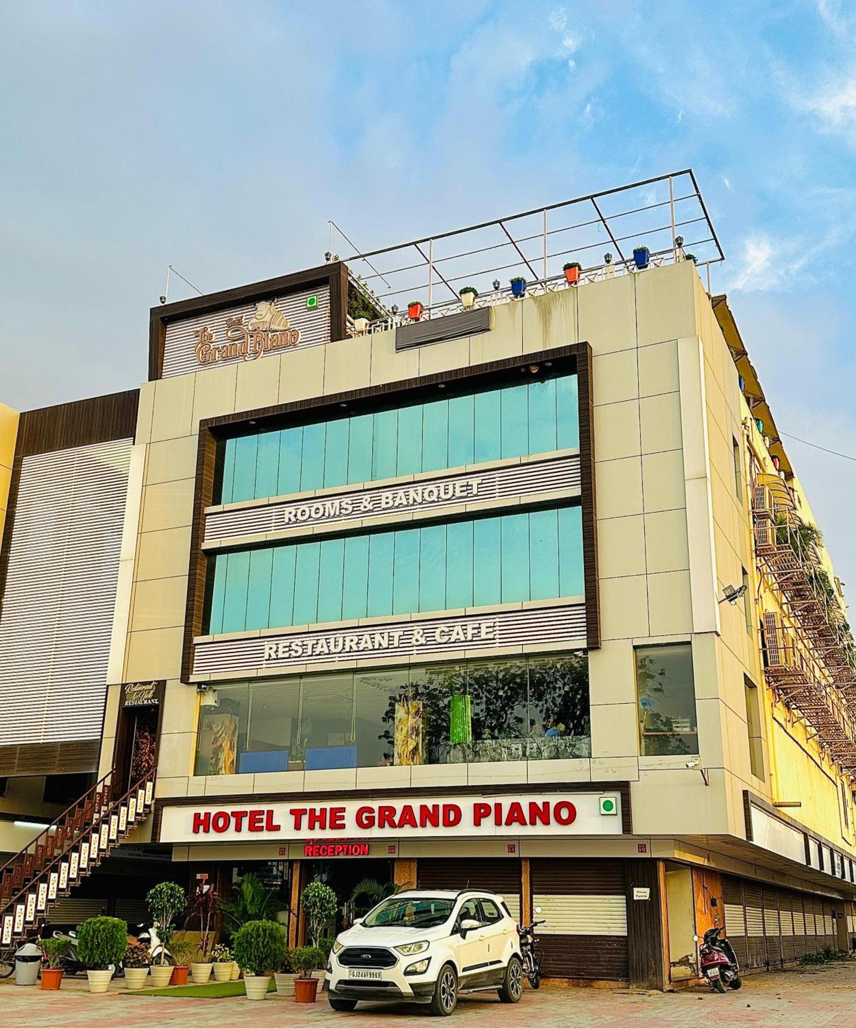 Hotel The Grand Piano - Best Business Hotel In Patan المظهر الخارجي الصورة