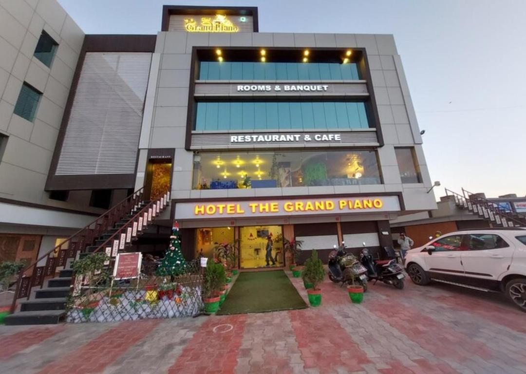 Hotel The Grand Piano - Best Business Hotel In Patan المظهر الخارجي الصورة