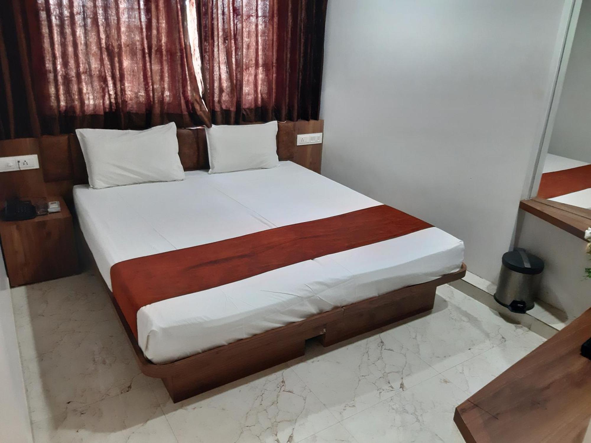 Hotel The Grand Piano - Best Business Hotel In Patan المظهر الخارجي الصورة