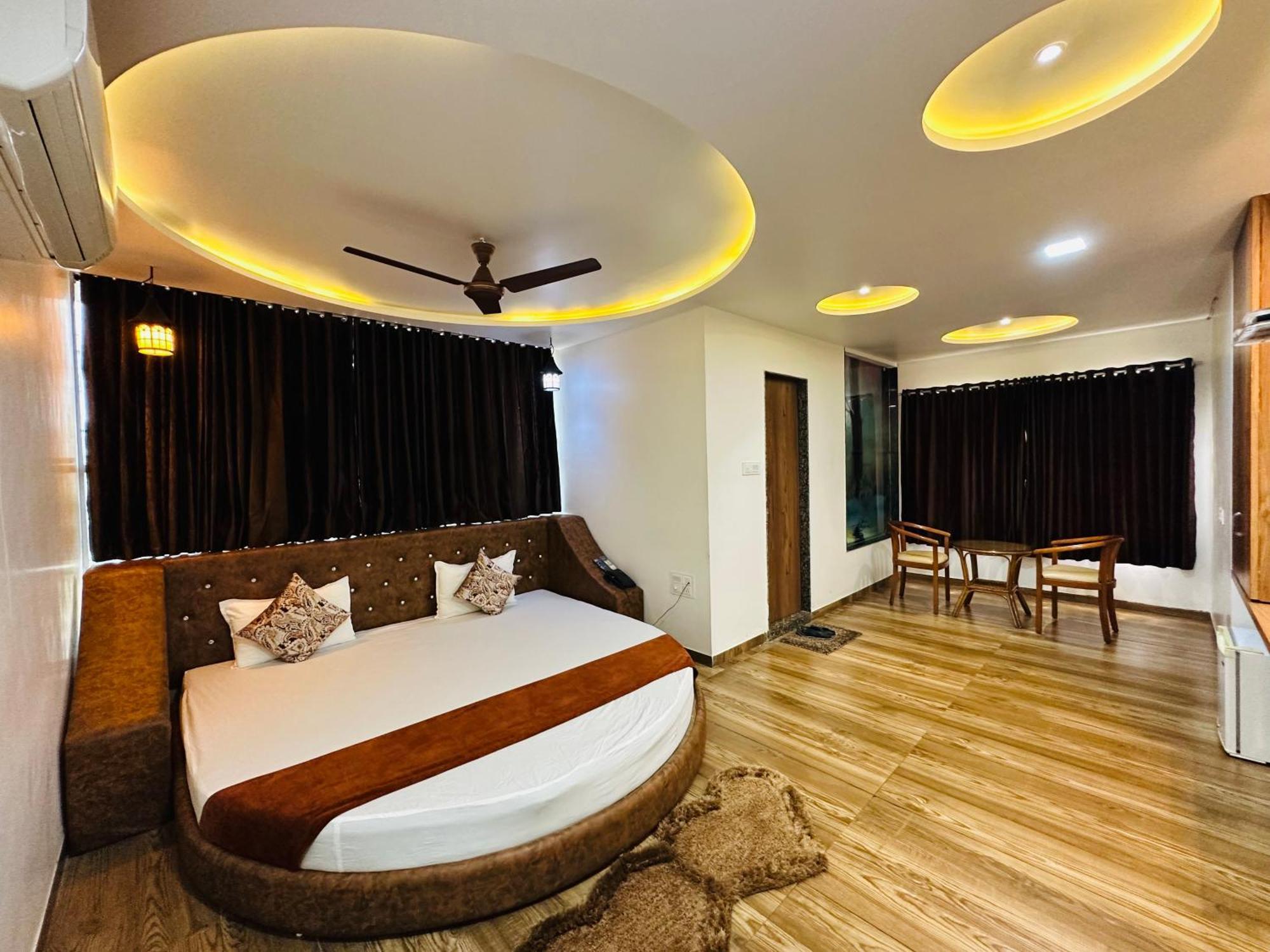 Hotel The Grand Piano - Best Business Hotel In Patan المظهر الخارجي الصورة